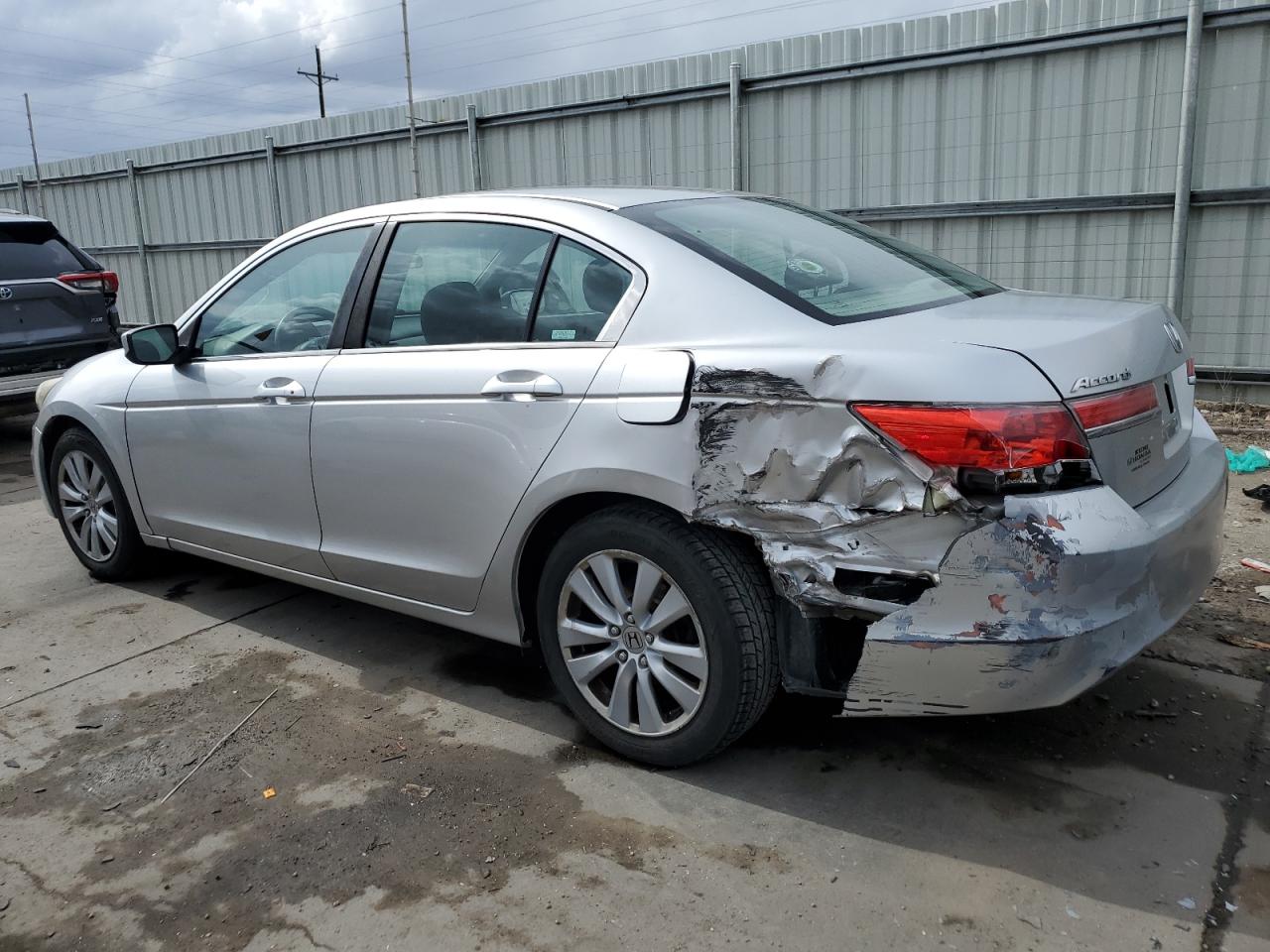 Photo 1 VIN: 1HGCP2F71BA140338 - HONDA ACCORD 