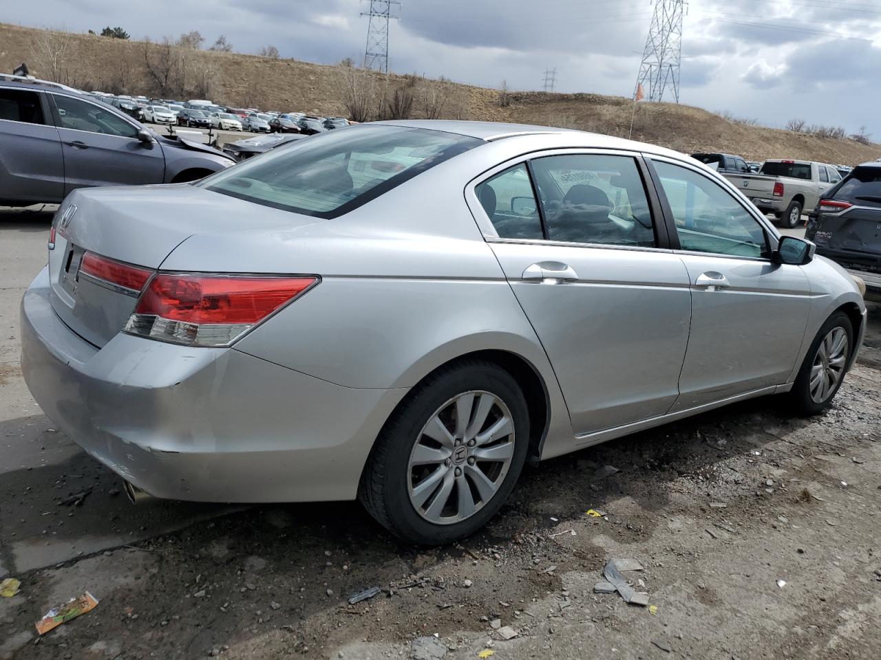 Photo 2 VIN: 1HGCP2F71BA140338 - HONDA ACCORD 