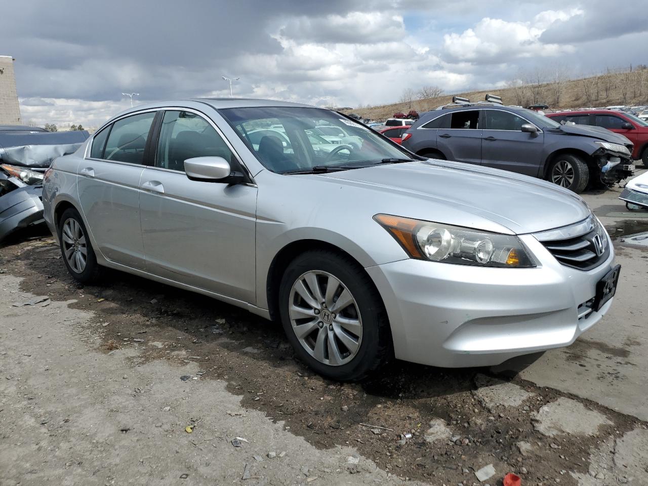 Photo 3 VIN: 1HGCP2F71BA140338 - HONDA ACCORD 