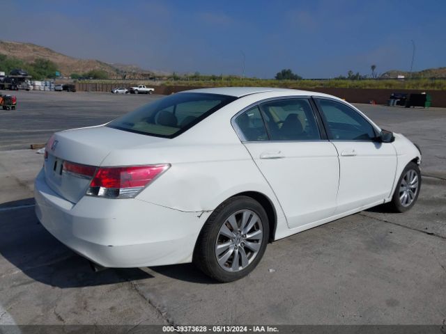 Photo 3 VIN: 1HGCP2F71CA112802 - HONDA ACCORD 