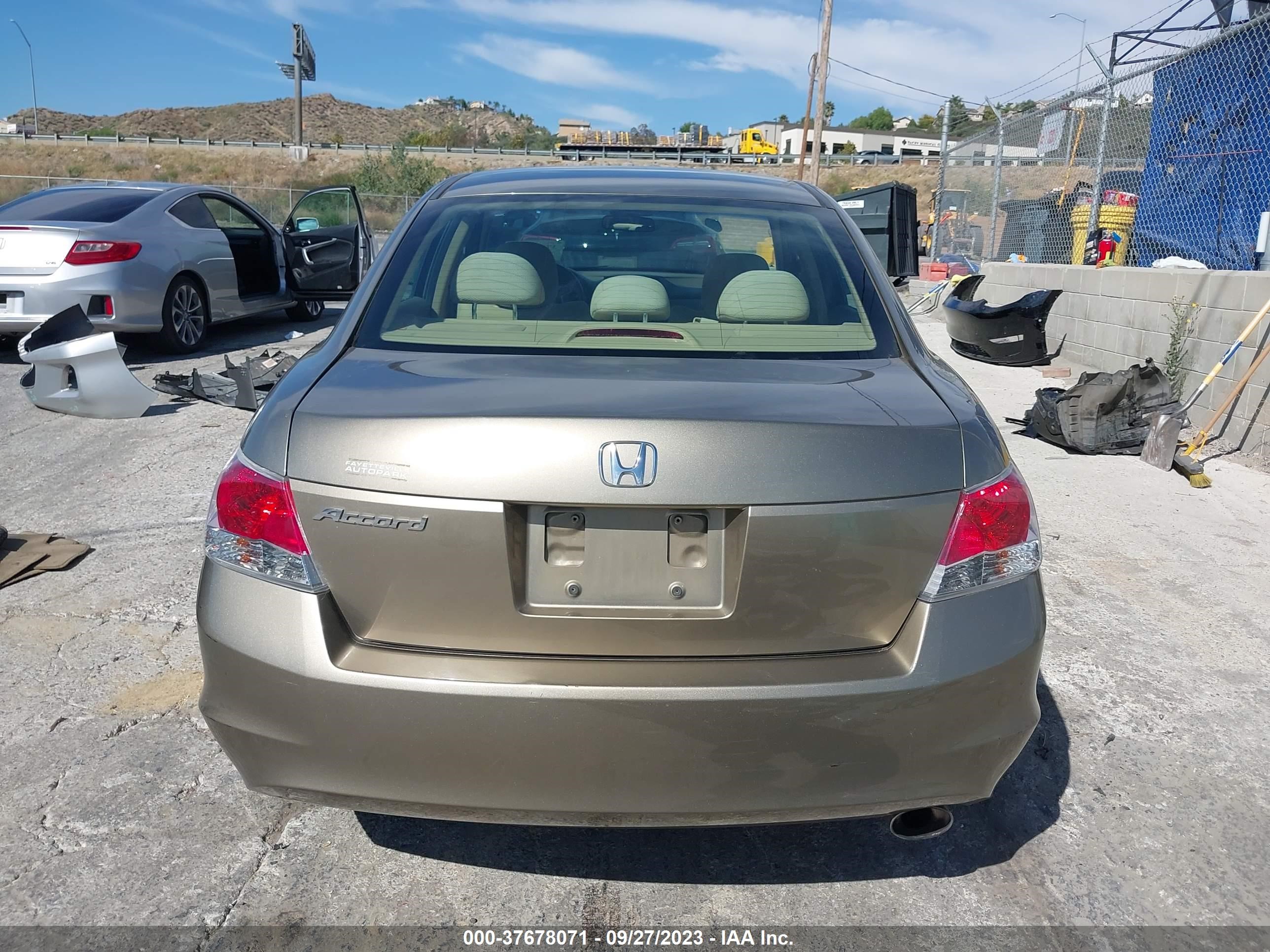 Photo 16 VIN: 1HGCP2F72AA009871 - HONDA ACCORD 