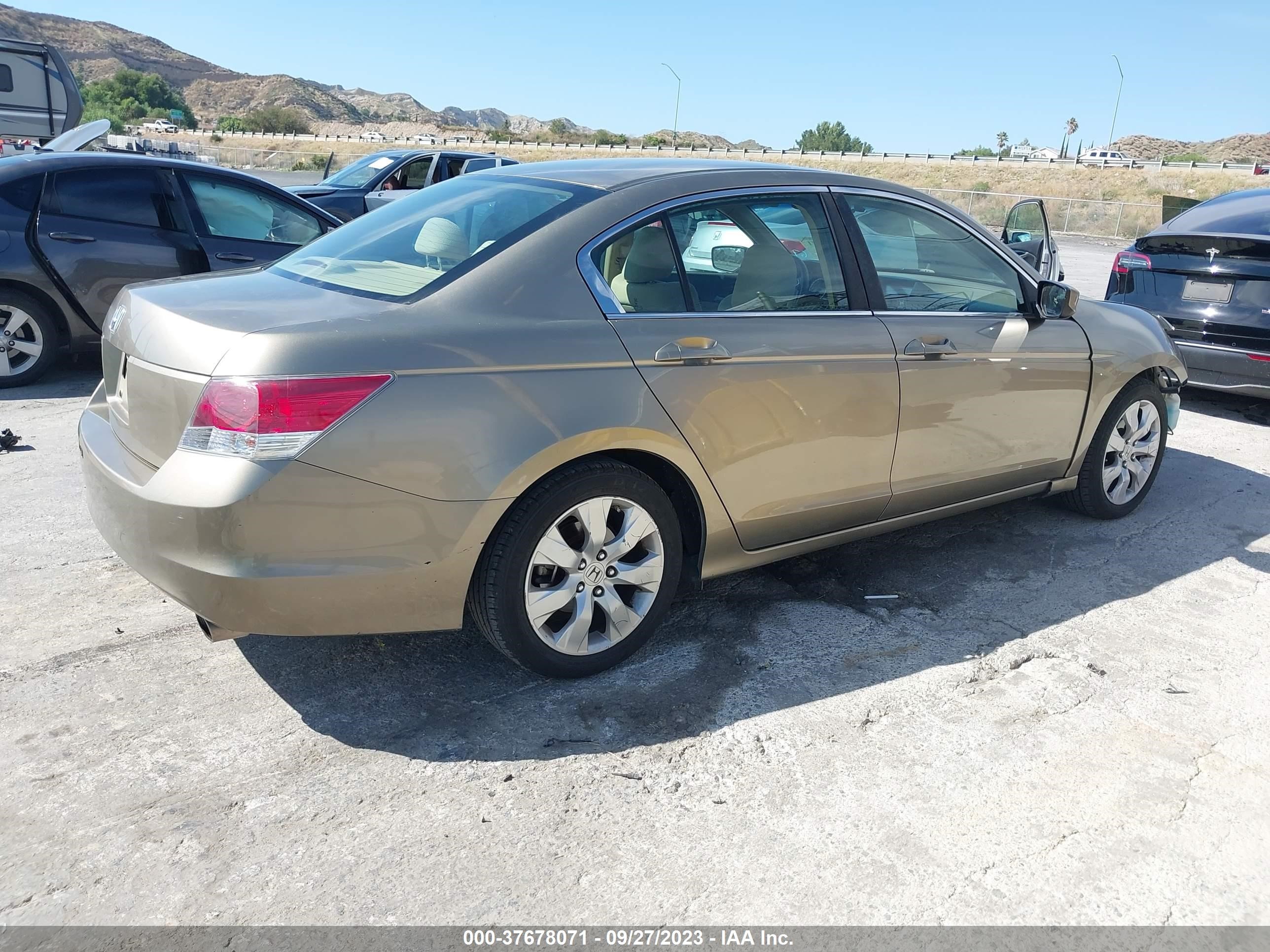 Photo 3 VIN: 1HGCP2F72AA009871 - HONDA ACCORD 