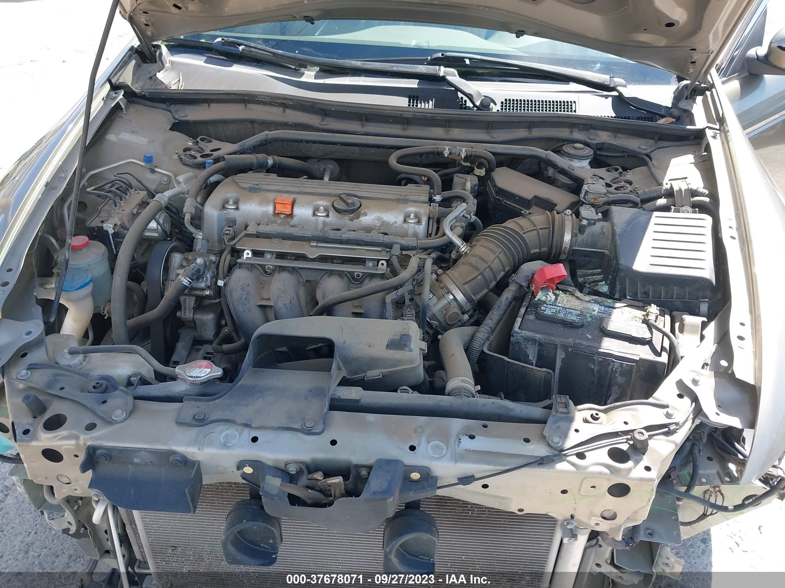 Photo 9 VIN: 1HGCP2F72AA009871 - HONDA ACCORD 