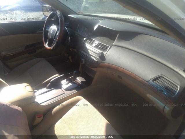 Photo 4 VIN: 1HGCP2F72BA006325 - HONDA ACCORD SDN 