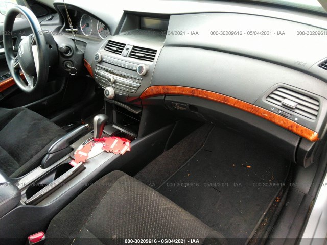 Photo 4 VIN: 1HGCP2F72BA140977 - HONDA ACCORD SDN 