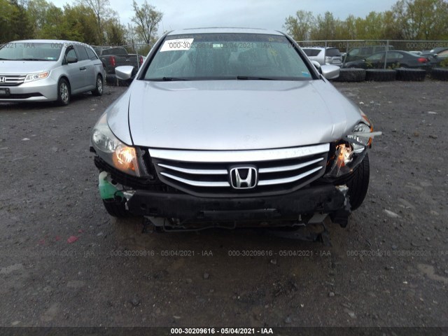 Photo 5 VIN: 1HGCP2F72BA140977 - HONDA ACCORD SDN 