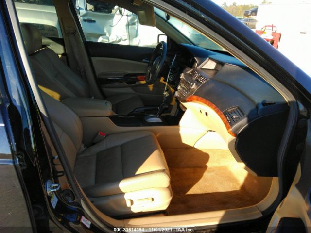 Photo 4 VIN: 1HGCP2F72CA083097 - HONDA ACCORD SDN 