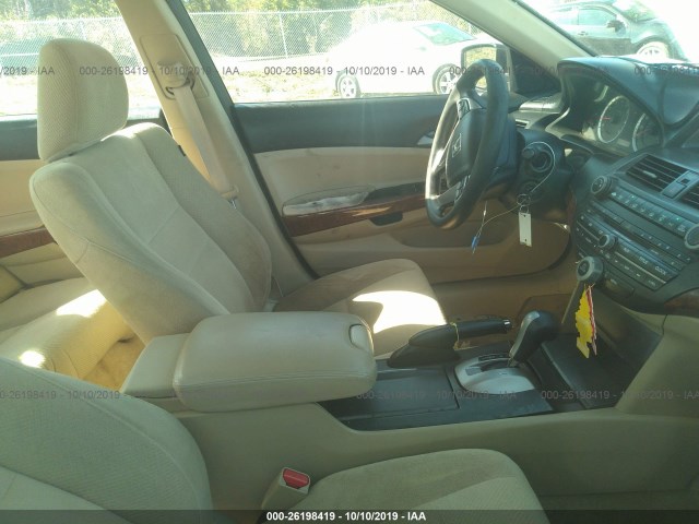 Photo 4 VIN: 1HGCP2F72CA117118 - HONDA ACCORD SDN 