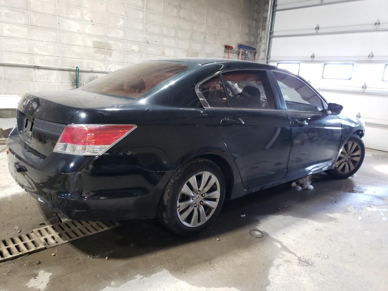 Photo 2 VIN: 1HGCP2F72CA180249 - HONDA ACCORD 