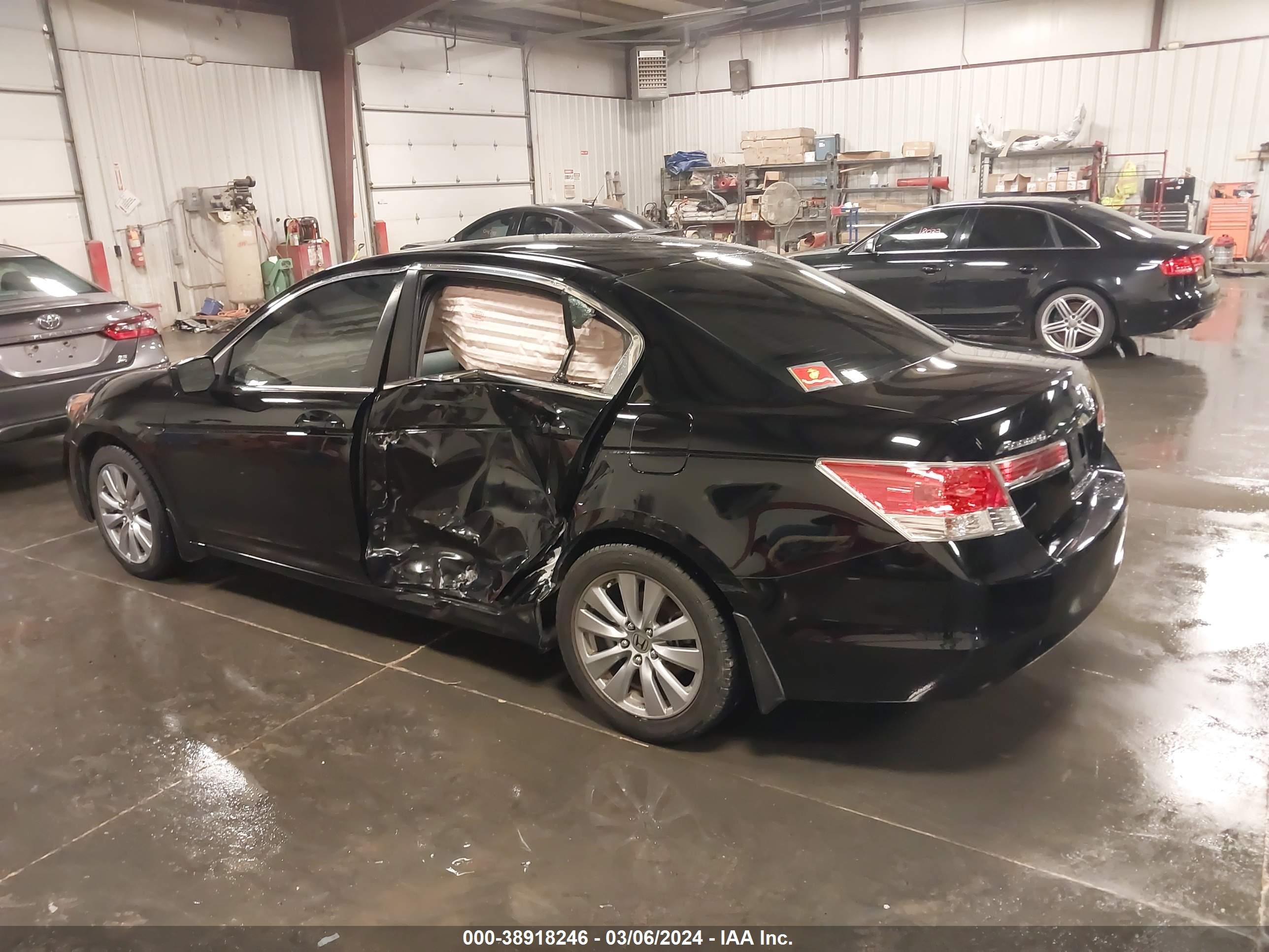 Photo 2 VIN: 1HGCP2F72CA232253 - HONDA ACCORD 