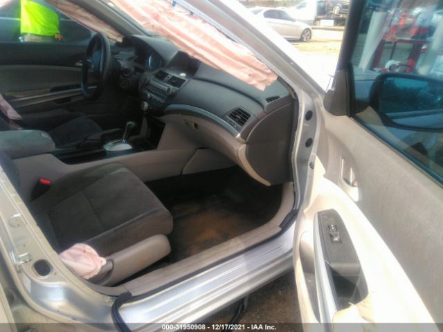 Photo 4 VIN: 1HGCP2F73AA001200 - HONDA ACCORD SDN 