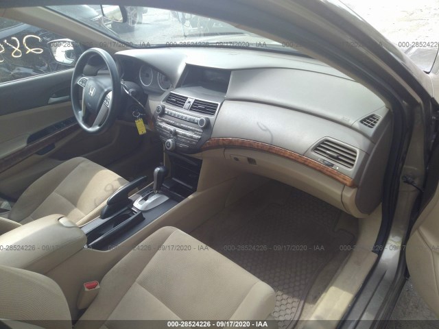 Photo 4 VIN: 1HGCP2F73AA126097 - HONDA ACCORD SDN 