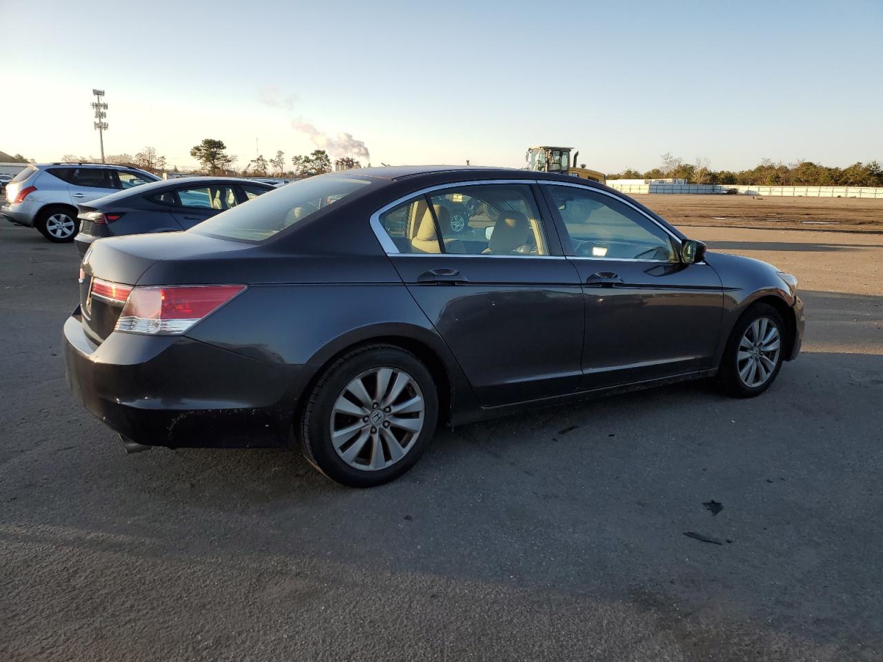 Photo 2 VIN: 1HGCP2F73BA128319 - HONDA ACCORD 