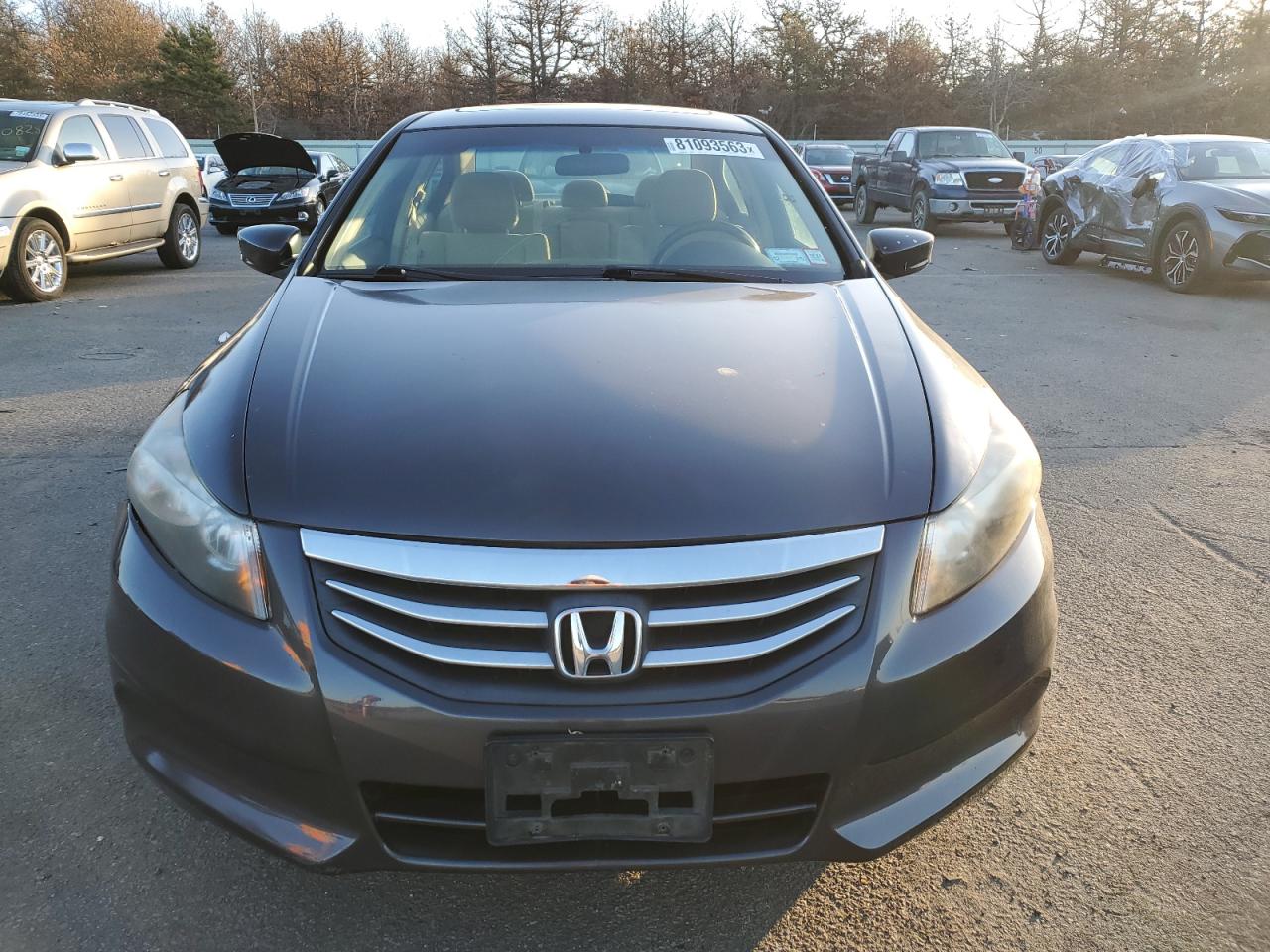 Photo 4 VIN: 1HGCP2F73BA128319 - HONDA ACCORD 