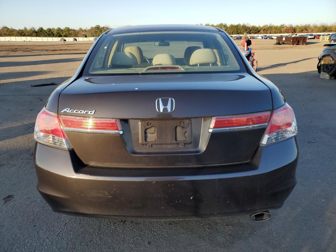 Photo 5 VIN: 1HGCP2F73BA128319 - HONDA ACCORD 