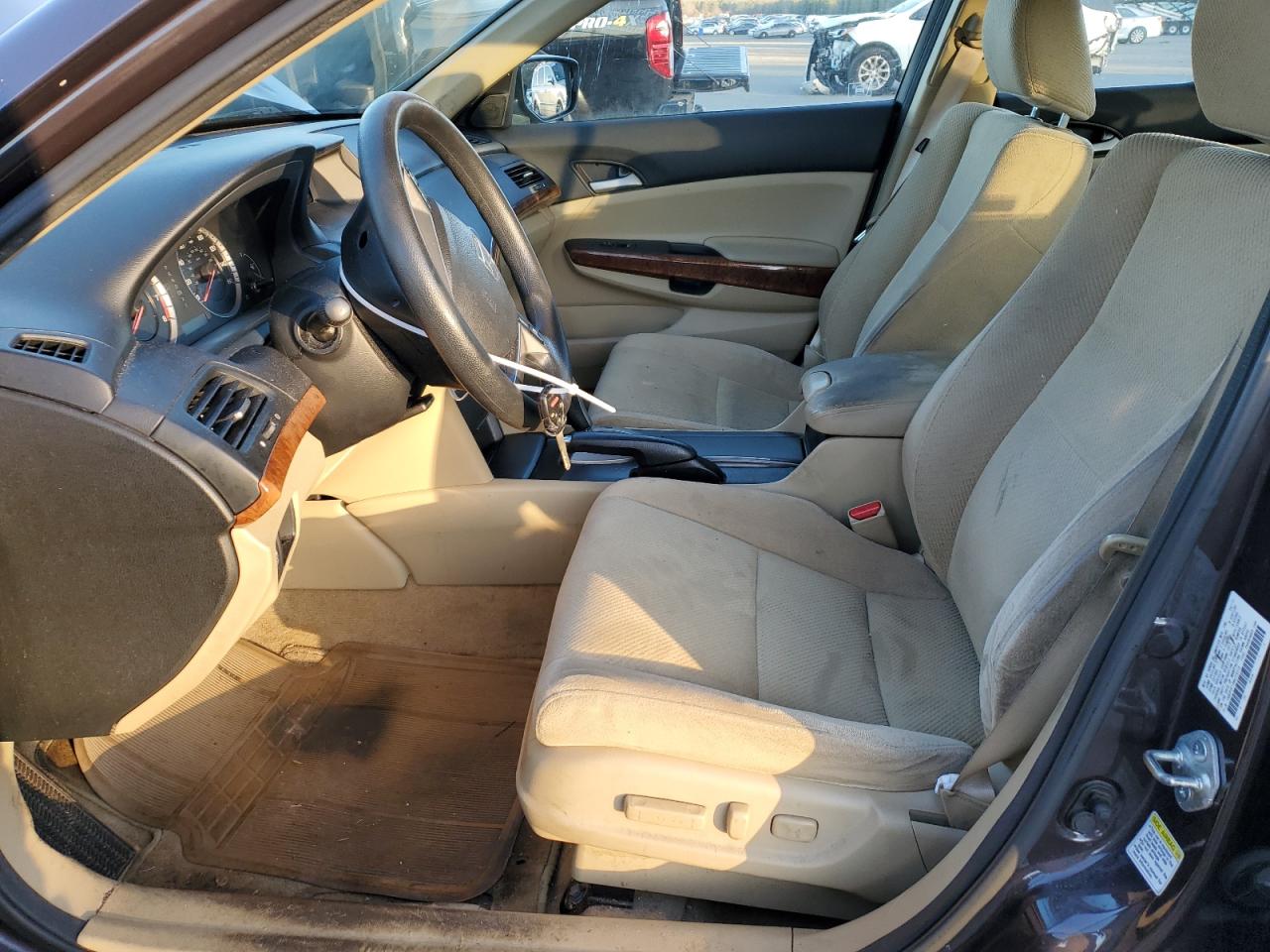 Photo 6 VIN: 1HGCP2F73BA128319 - HONDA ACCORD 