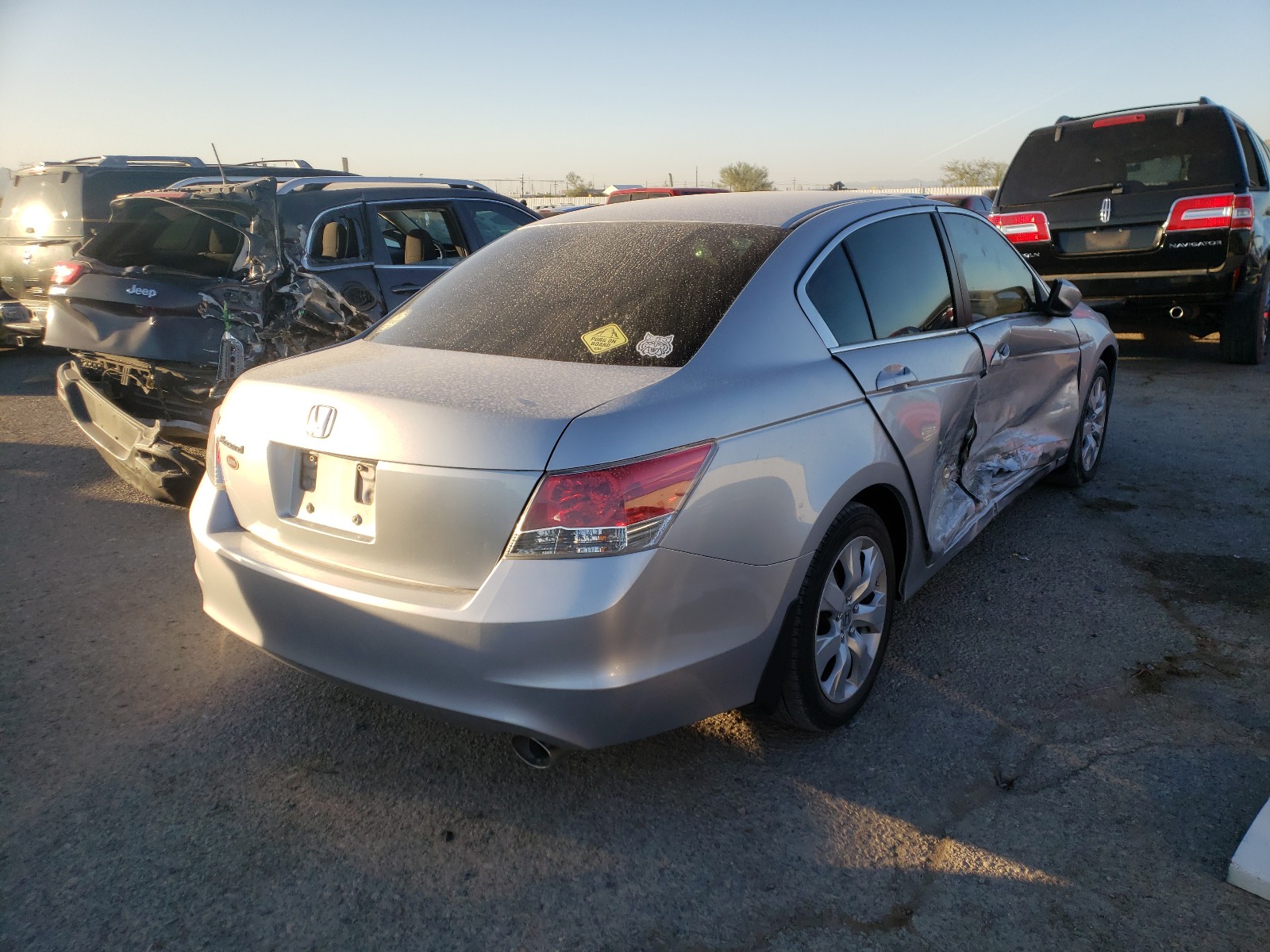 Photo 3 VIN: 1HGCP2F74AA004462 - HONDA ACCORD EX 