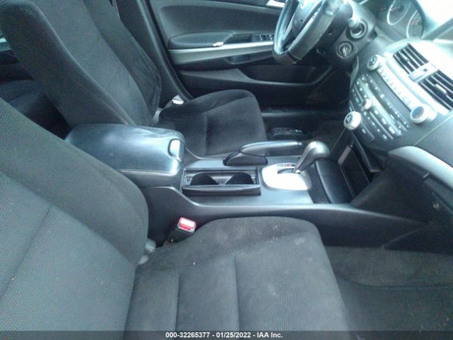 Photo 4 VIN: 1HGCP2F74AA087178 - HONDA ACCORD SDN 