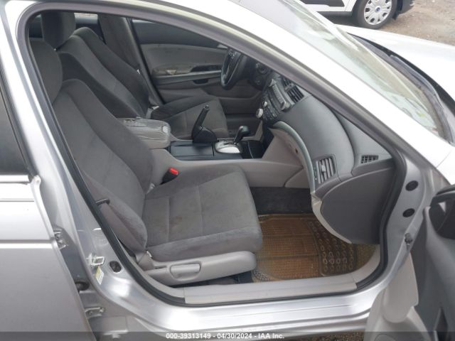 Photo 4 VIN: 1HGCP2F74AA090226 - HONDA ACCORD 