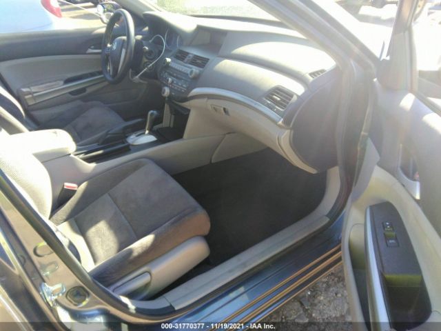 Photo 4 VIN: 1HGCP2F74AA106814 - HONDA ACCORD SDN 