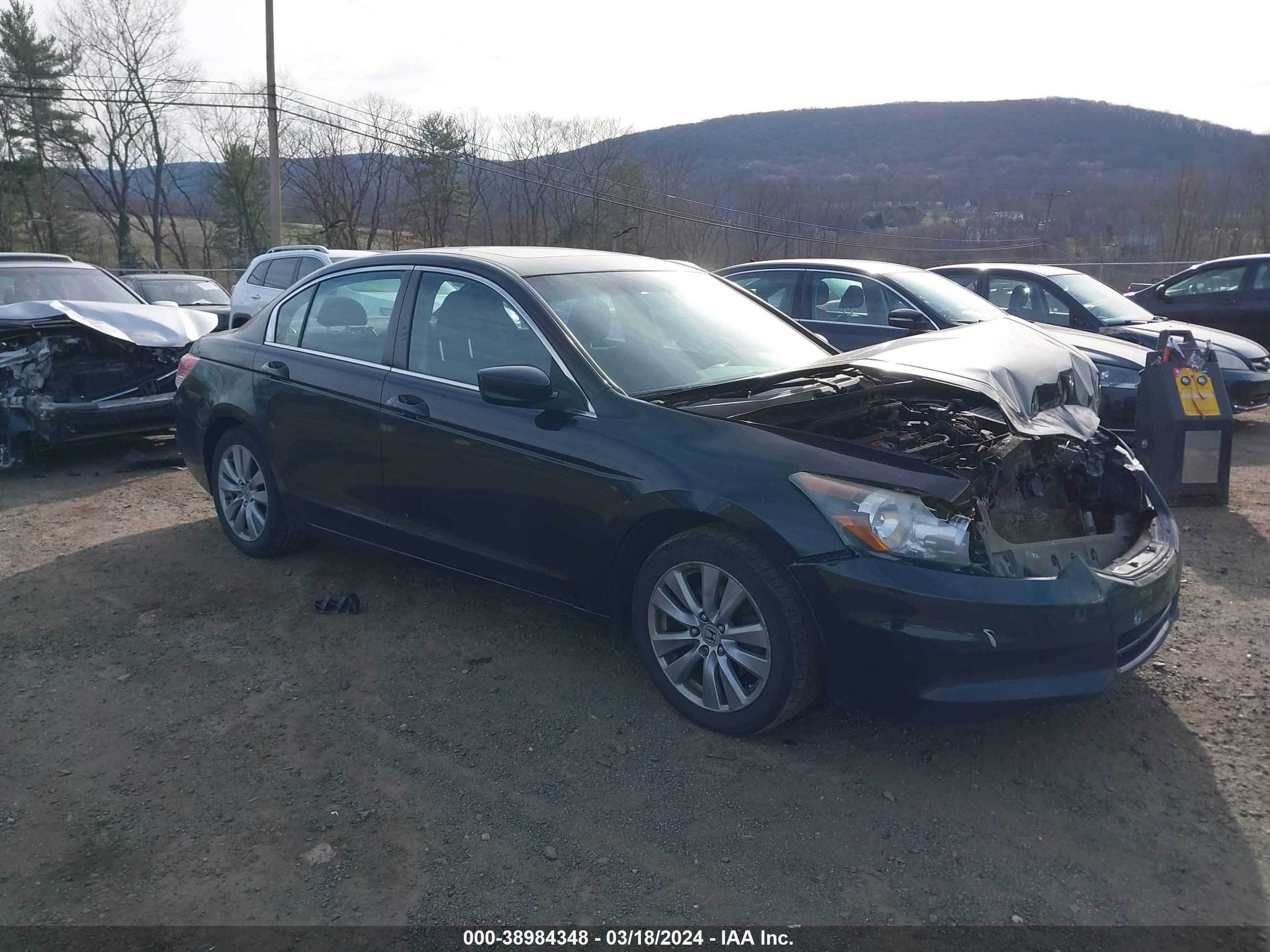 Photo 0 VIN: 1HGCP2F74BA076716 - HONDA ACCORD 