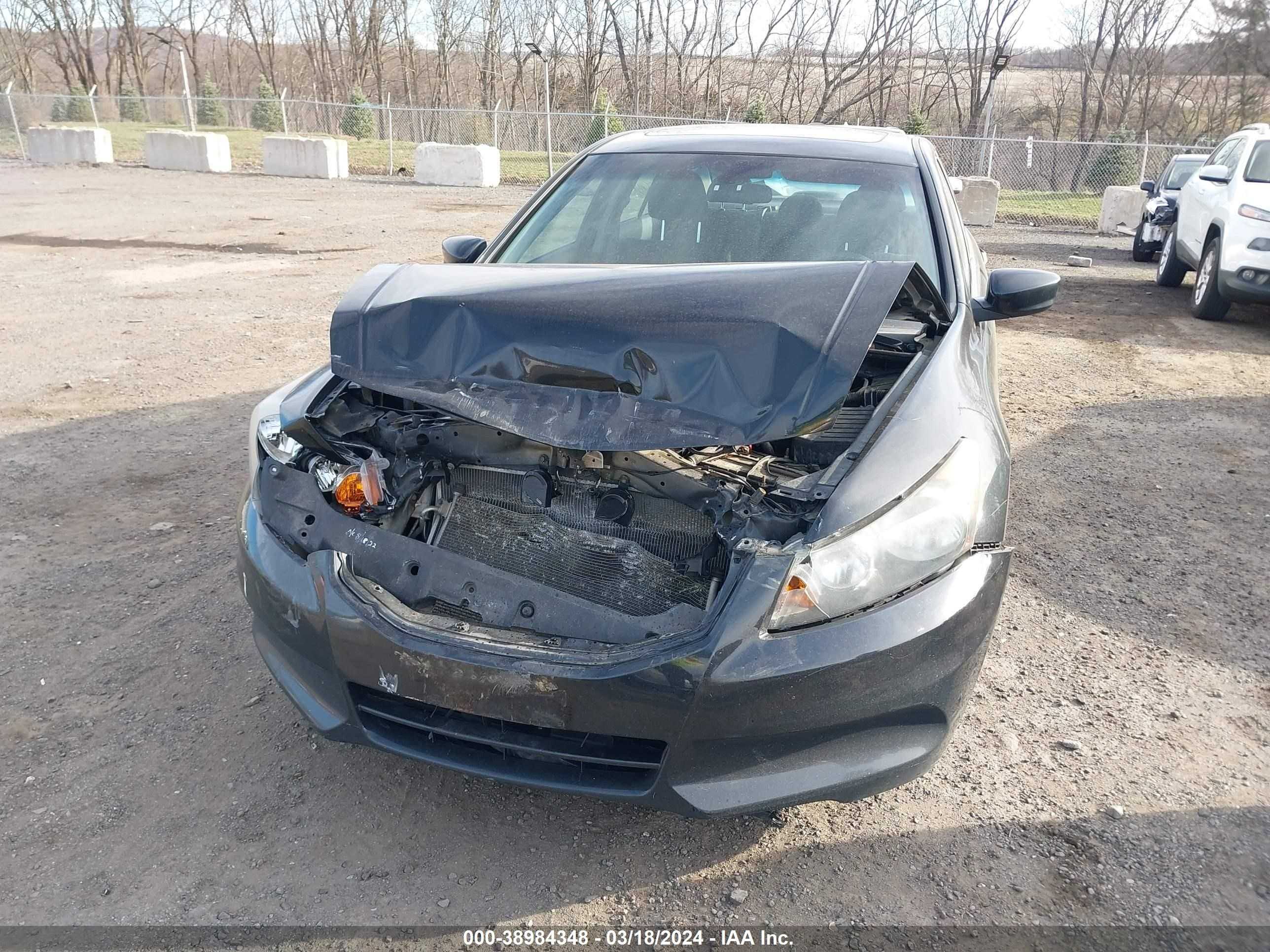 Photo 5 VIN: 1HGCP2F74BA076716 - HONDA ACCORD 