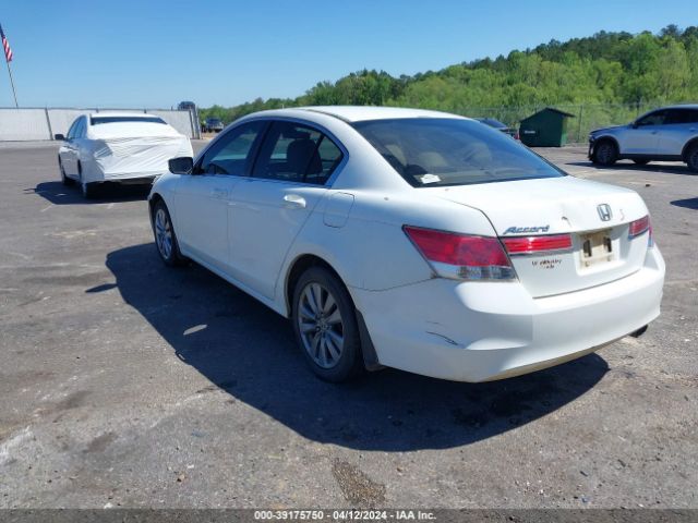 Photo 2 VIN: 1HGCP2F74BA104871 - HONDA ACCORD 