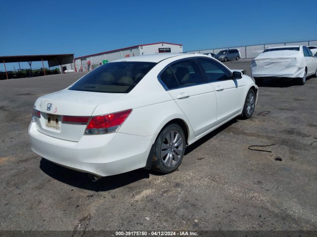 Photo 3 VIN: 1HGCP2F74BA104871 - HONDA ACCORD 