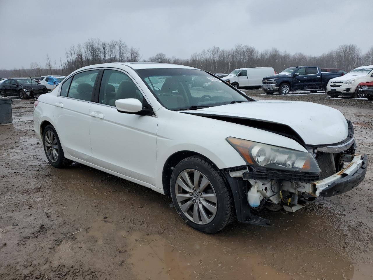 Photo 3 VIN: 1HGCP2F74BA136865 - HONDA ACCORD 