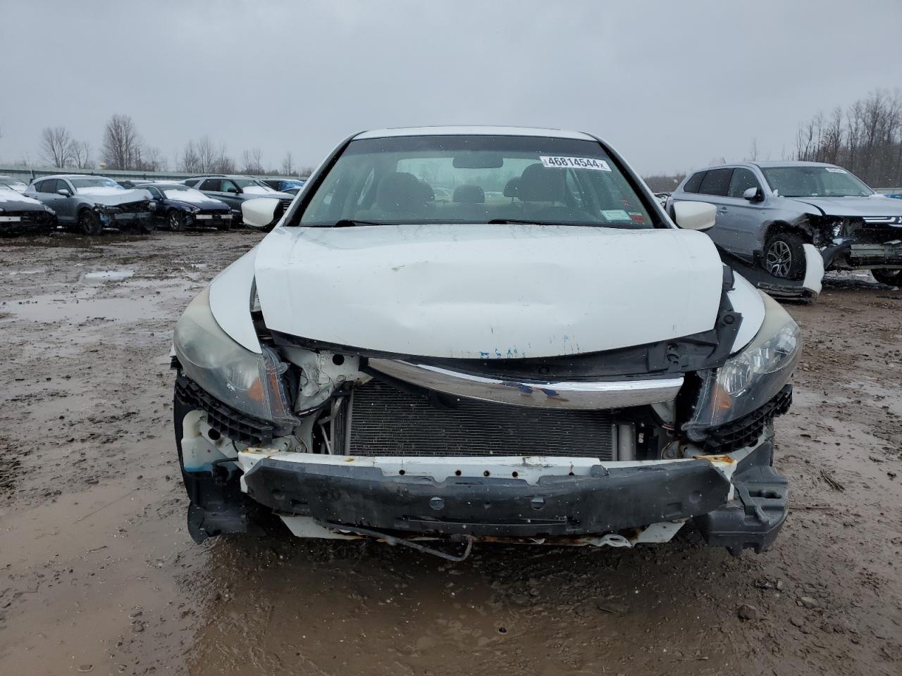 Photo 4 VIN: 1HGCP2F74BA136865 - HONDA ACCORD 