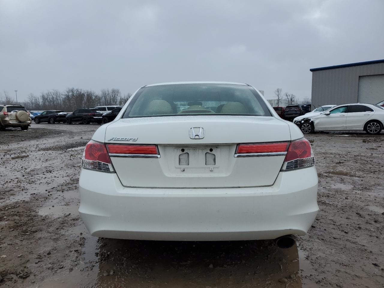 Photo 5 VIN: 1HGCP2F74BA136865 - HONDA ACCORD 