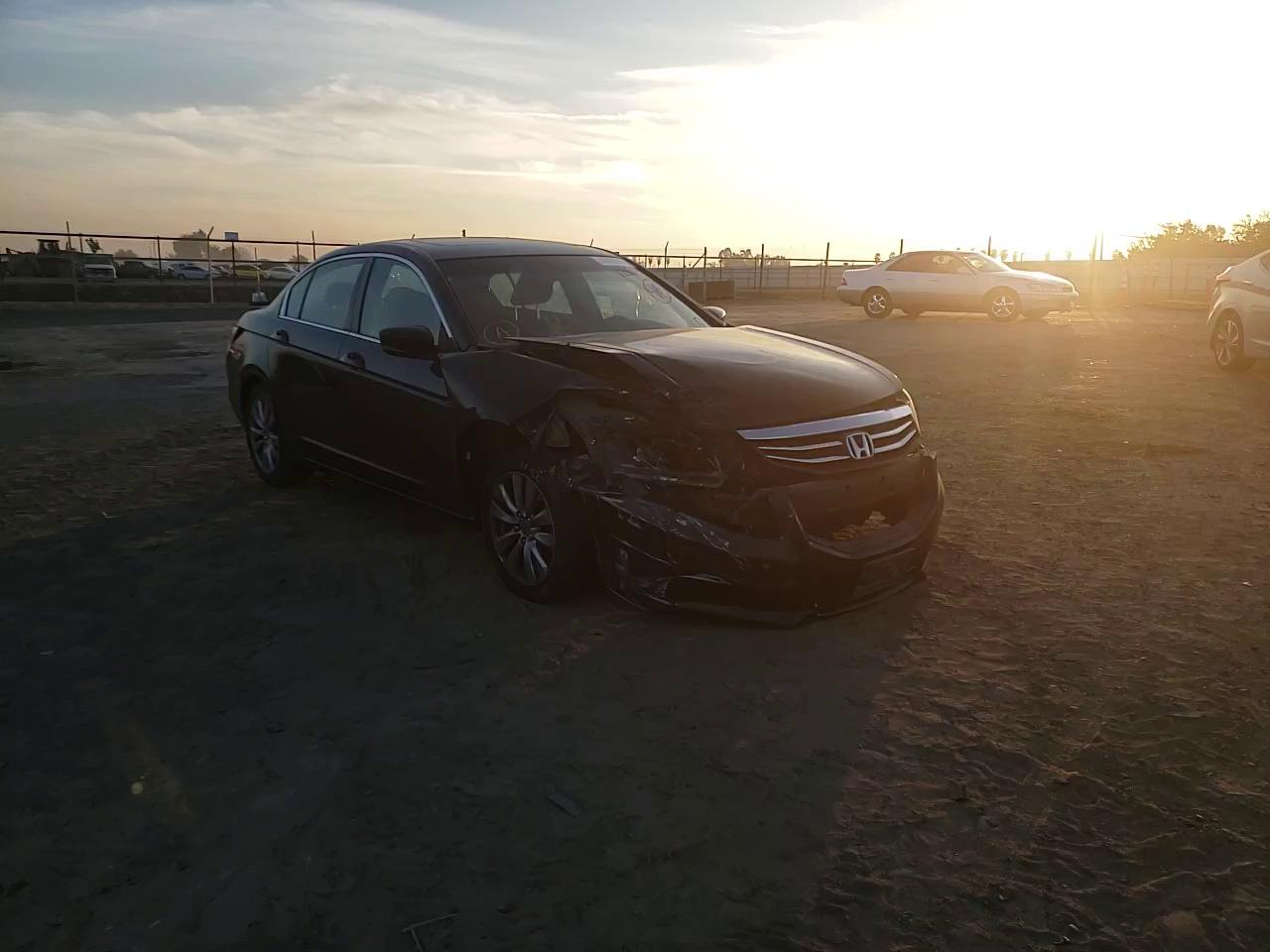 Photo 10 VIN: 1HGCP2F74BA149714 - HONDA ACCORD EX 