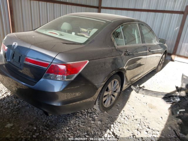 Photo 3 VIN: 1HGCP2F74BAO42551 - HONDA ACCORD 