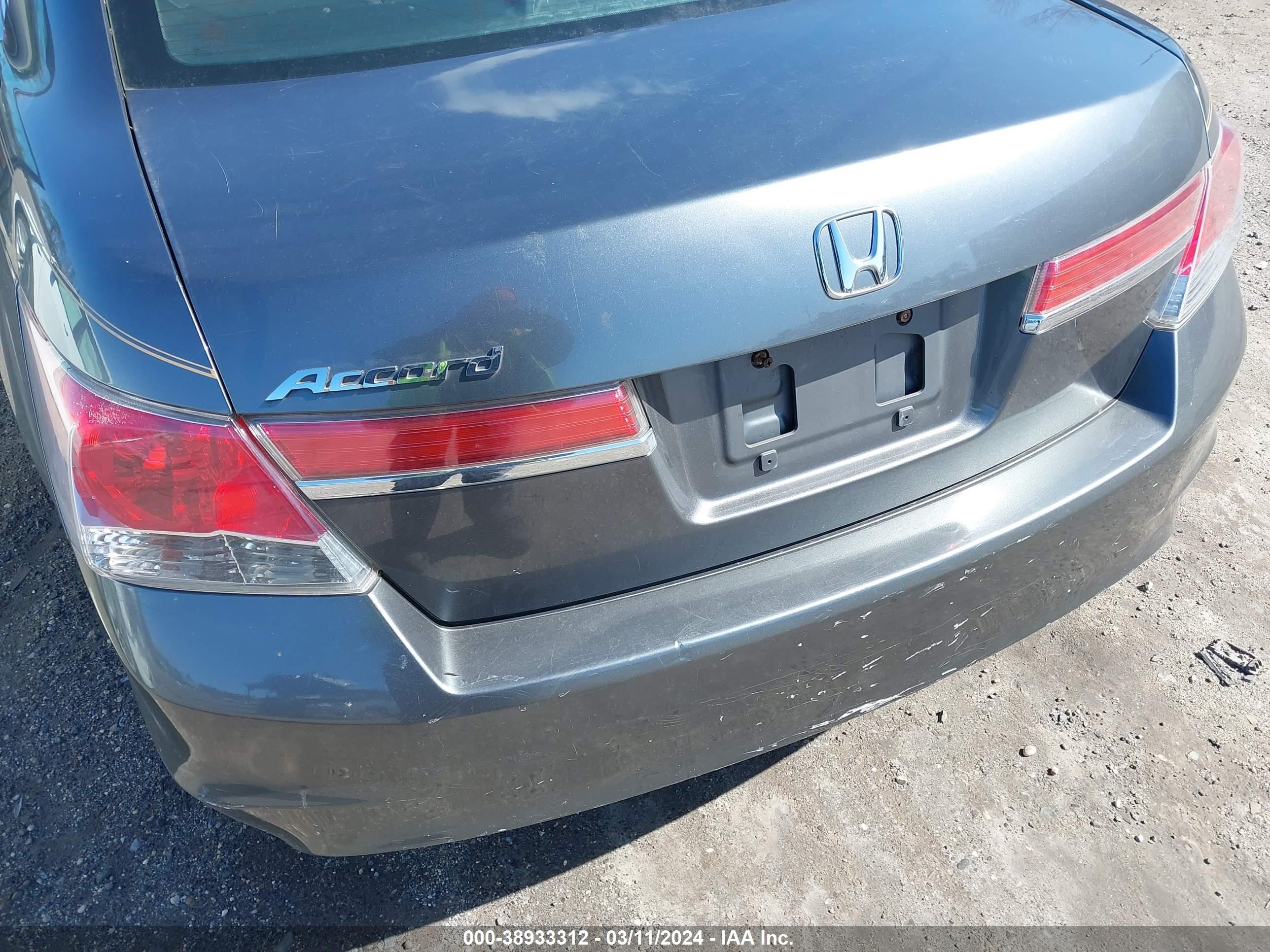 Photo 5 VIN: 1HGCP2F74CA013732 - HONDA ACCORD 