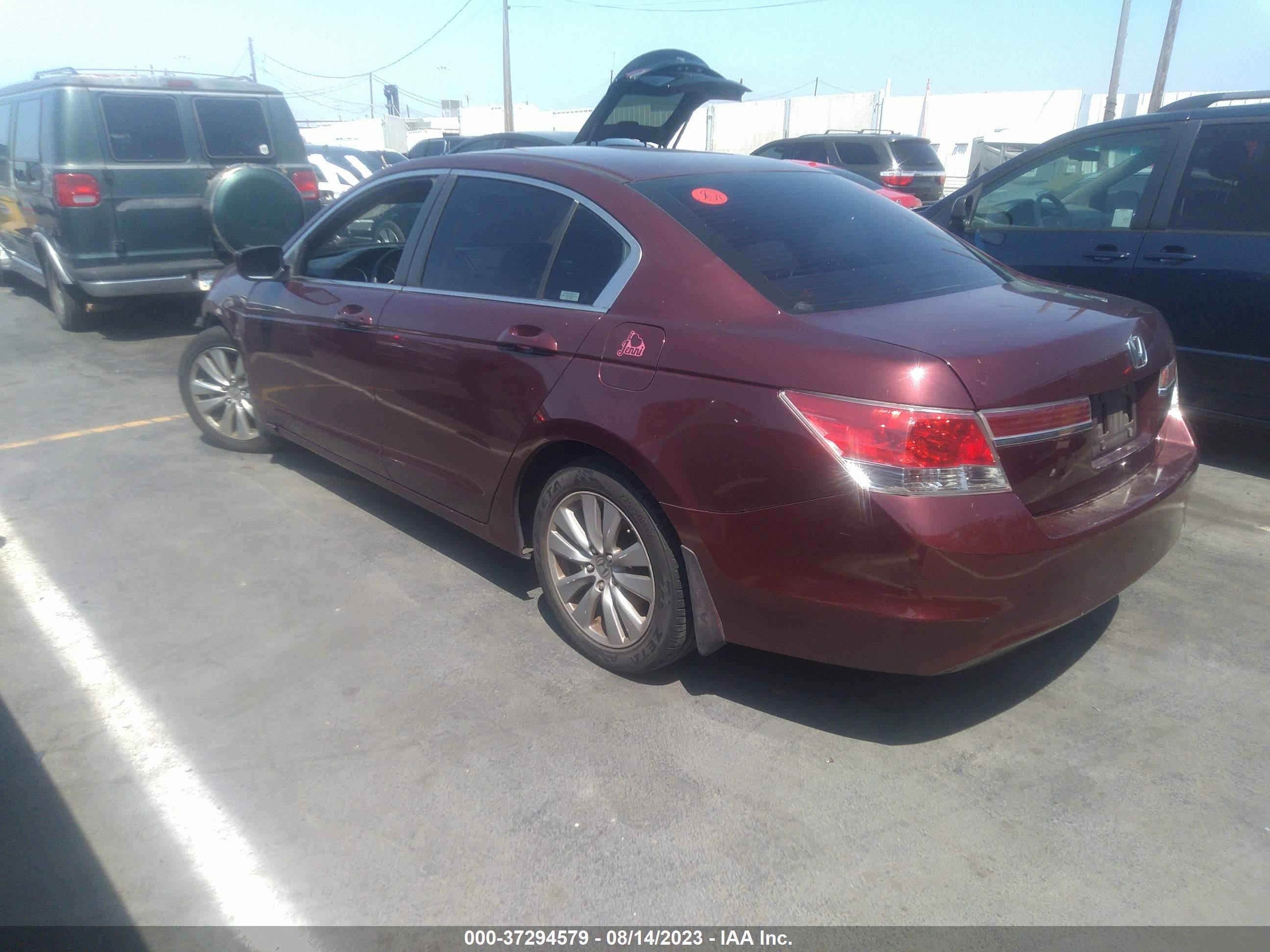 Photo 2 VIN: 1HGCP2F74CA150797 - HONDA ACCORD 