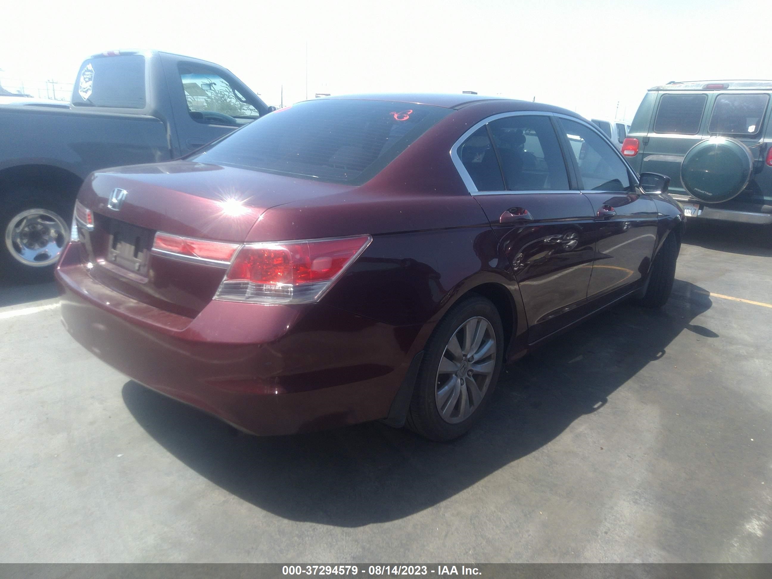 Photo 3 VIN: 1HGCP2F74CA150797 - HONDA ACCORD 