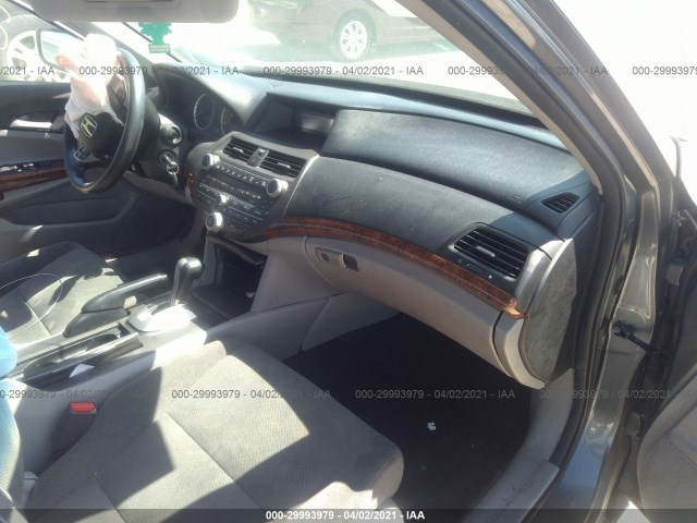 Photo 4 VIN: 1HGCP2F74CA155725 - HONDA ACCORD SDN 