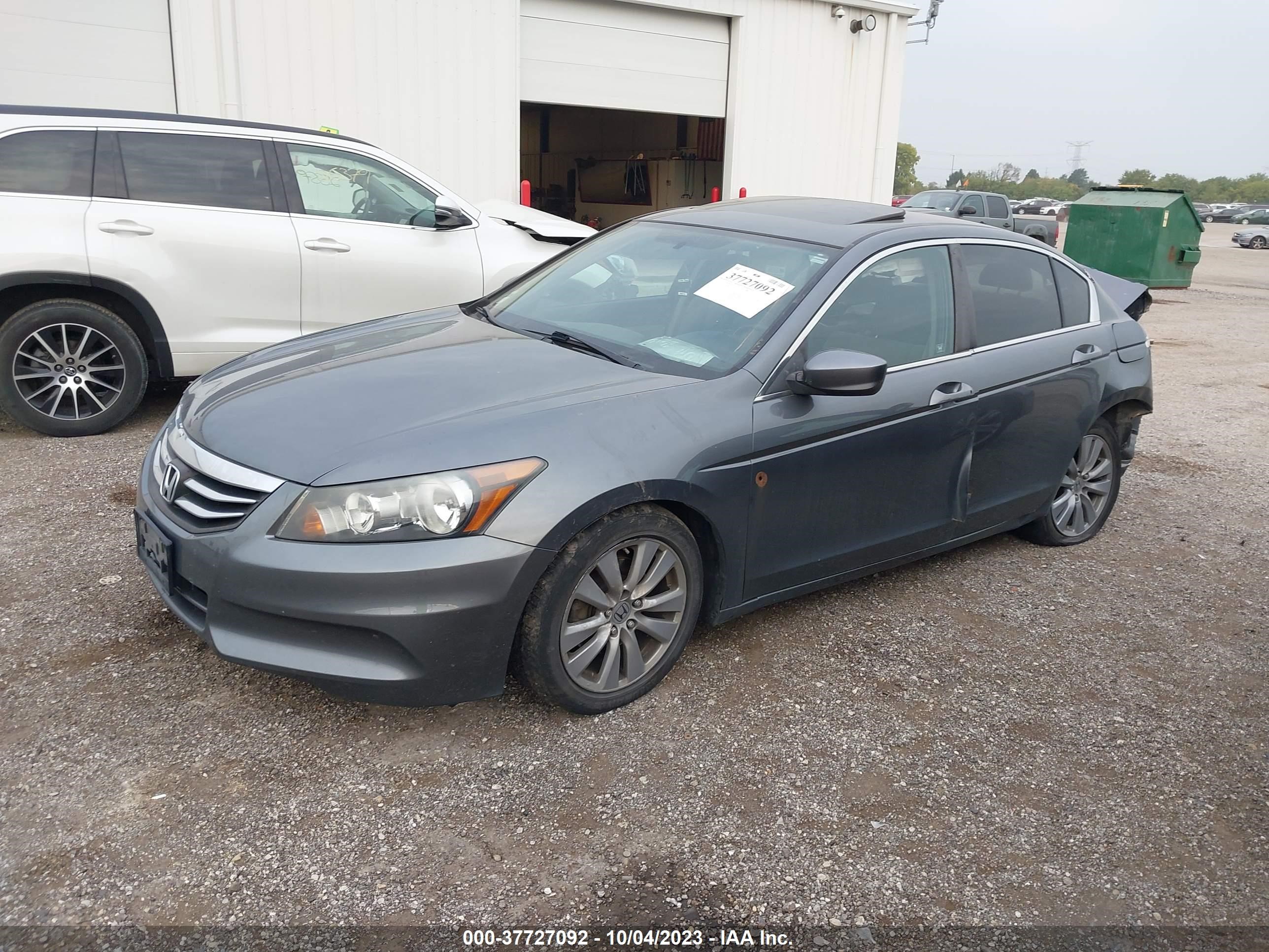 Photo 1 VIN: 1HGCP2F74CA156423 - HONDA ACCORD 