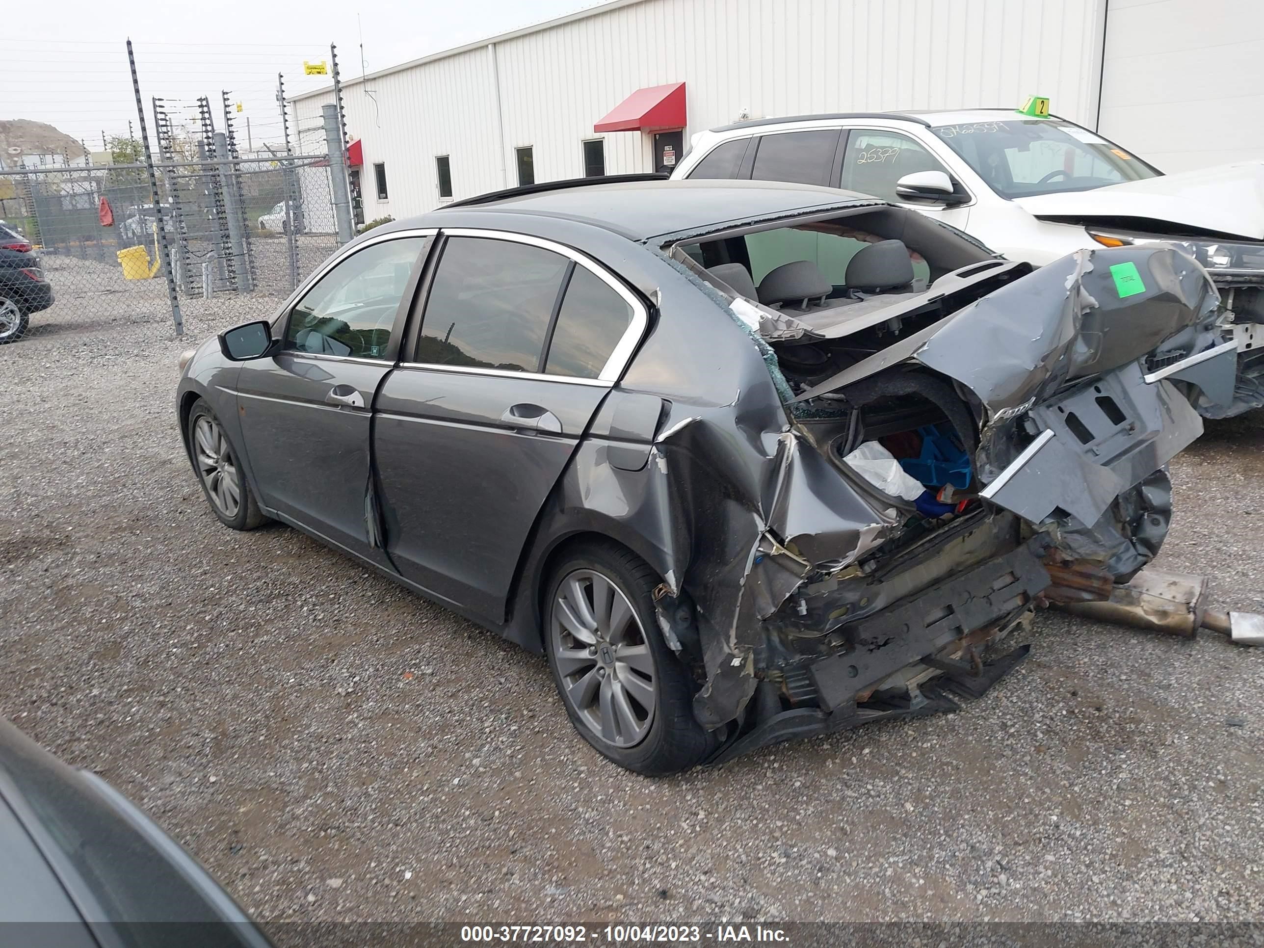 Photo 2 VIN: 1HGCP2F74CA156423 - HONDA ACCORD 