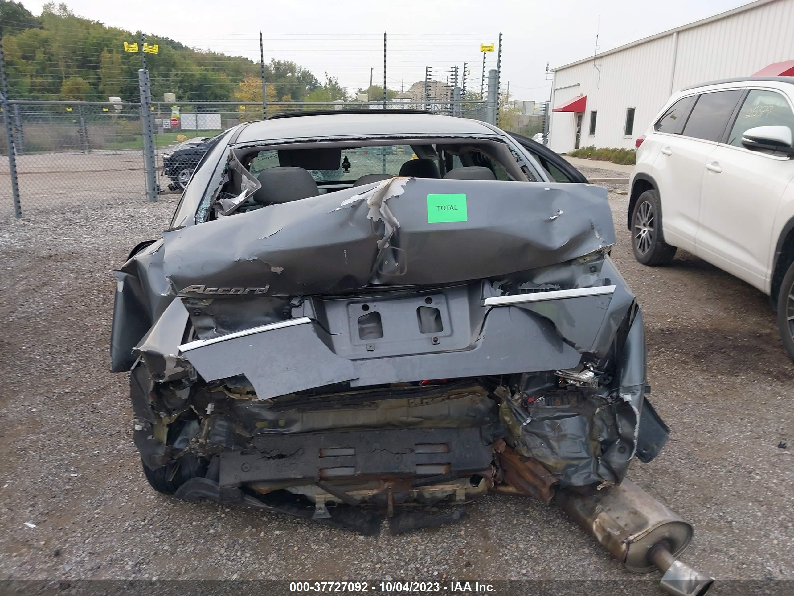 Photo 5 VIN: 1HGCP2F74CA156423 - HONDA ACCORD 