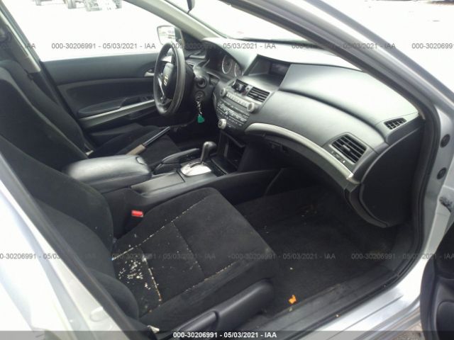 Photo 4 VIN: 1HGCP2F75AA040953 - HONDA ACCORD SDN 