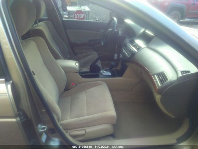 Photo 4 VIN: 1HGCP2F75AA103114 - HONDA ACCORD SDN 