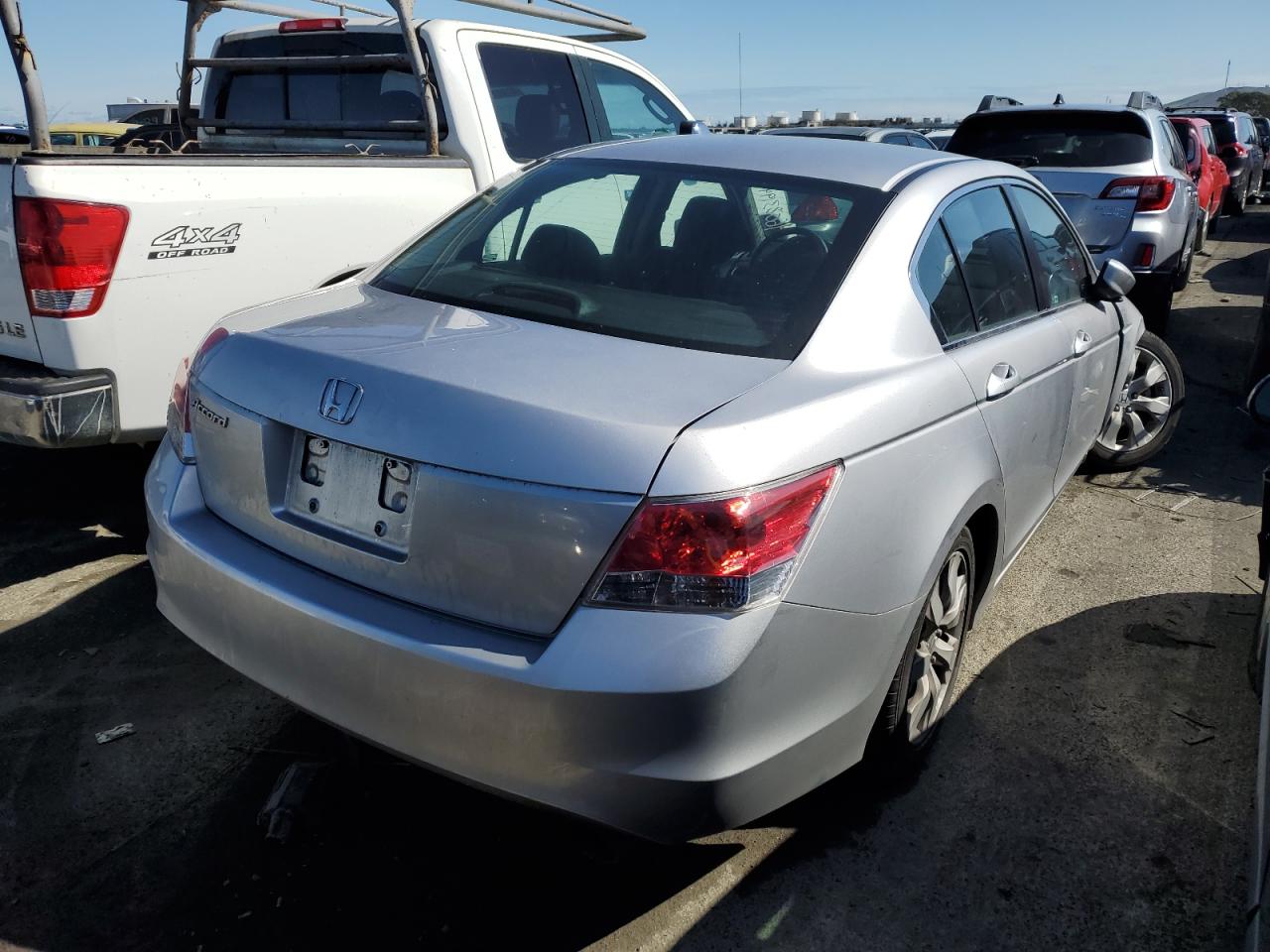 Photo 2 VIN: 1HGCP2F75AA106191 - HONDA ACCORD 