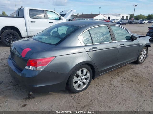 Photo 3 VIN: 1HGCP2F75AA116428 - HONDA ACCORD SDN 