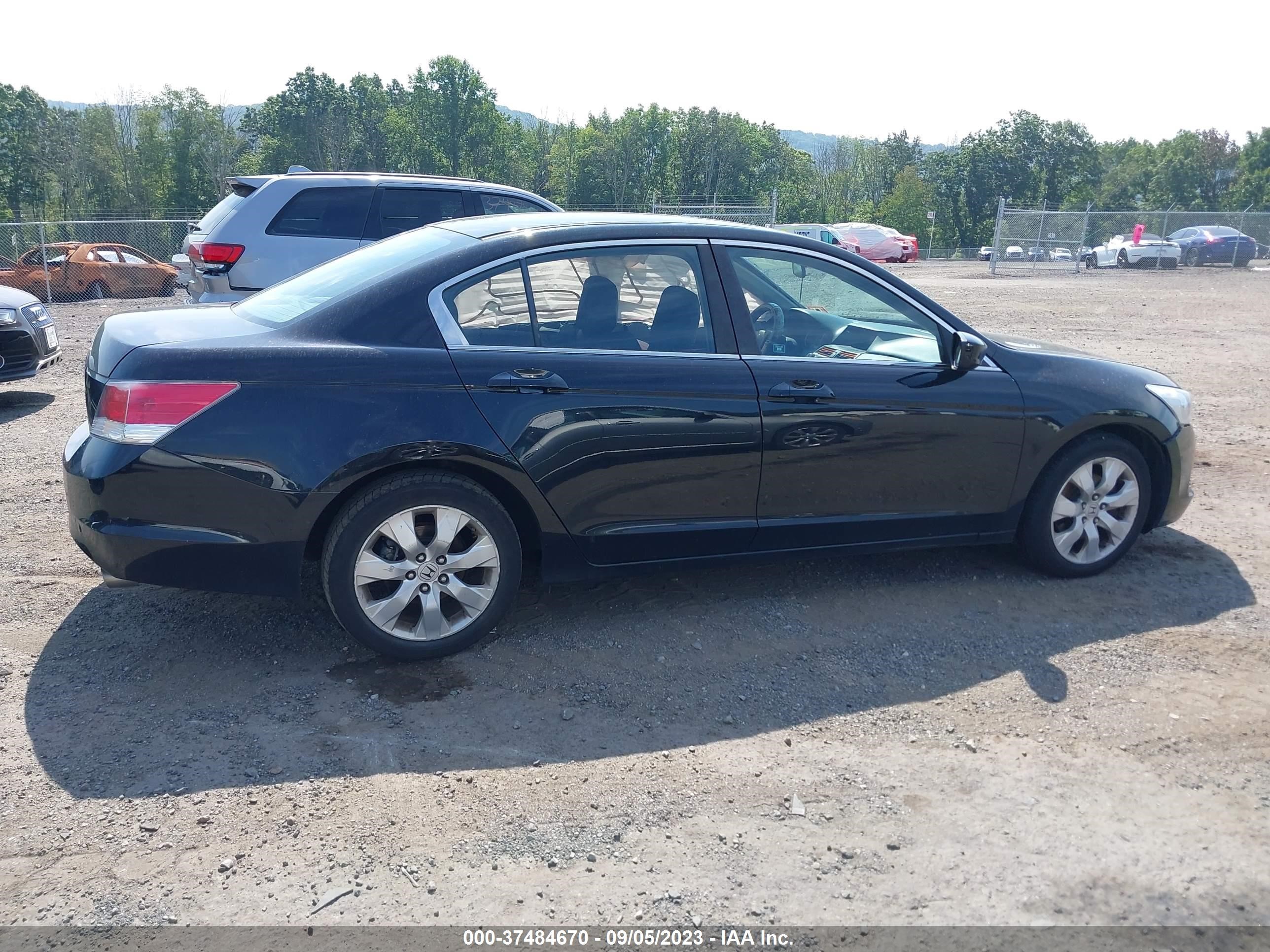 Photo 12 VIN: 1HGCP2F75AA141541 - HONDA ACCORD 