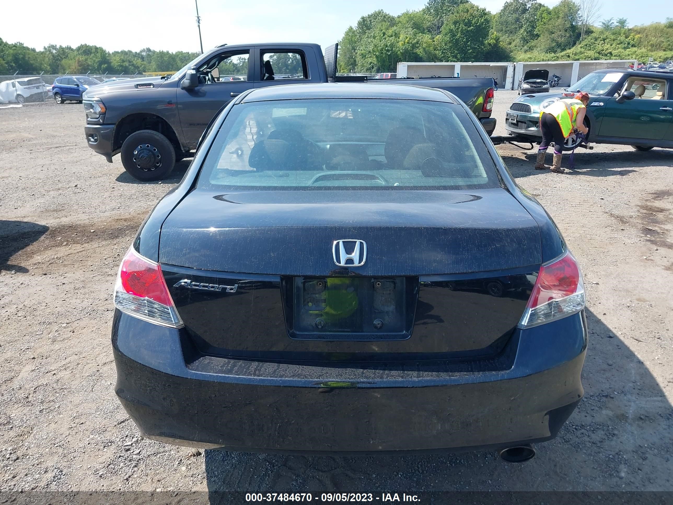 Photo 15 VIN: 1HGCP2F75AA141541 - HONDA ACCORD 