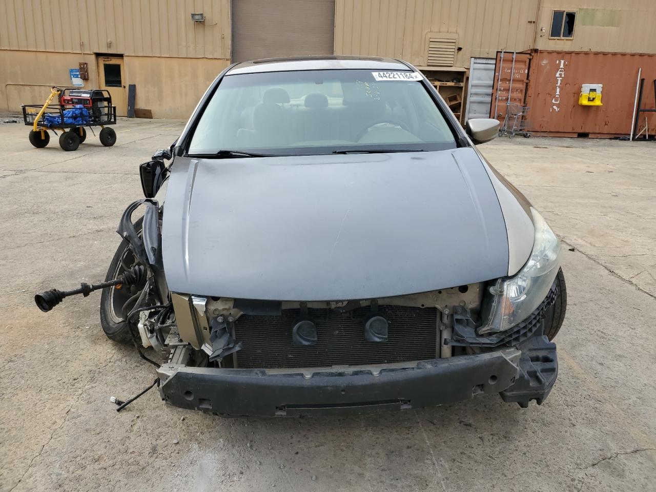 Photo 4 VIN: 1HGCP2F75AA153219 - HONDA ACCORD 