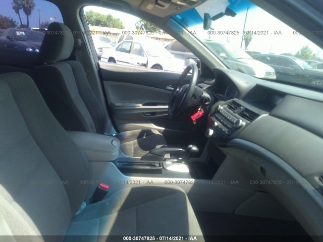 Photo 4 VIN: 1HGCP2F75AA163555 - HONDA ACCORD SDN 