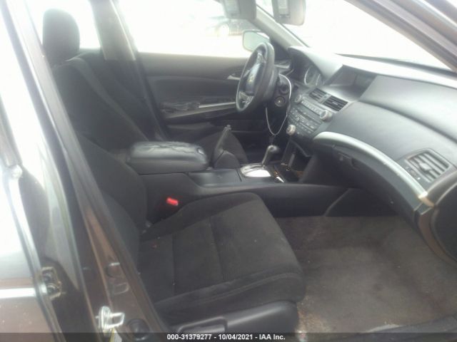 Photo 4 VIN: 1HGCP2F75AA187435 - HONDA ACCORD SDN 