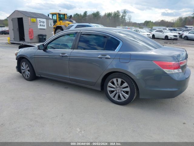 Photo 2 VIN: 1HGCP2F75BA051629 - HONDA ACCORD 